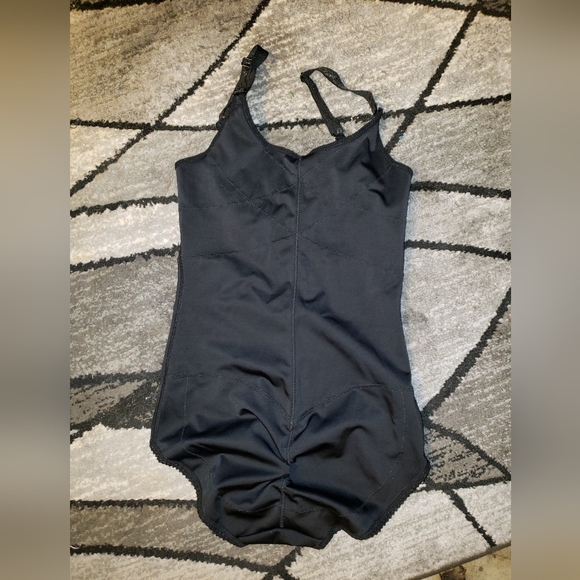 Shapewear - Picture 2 of 3